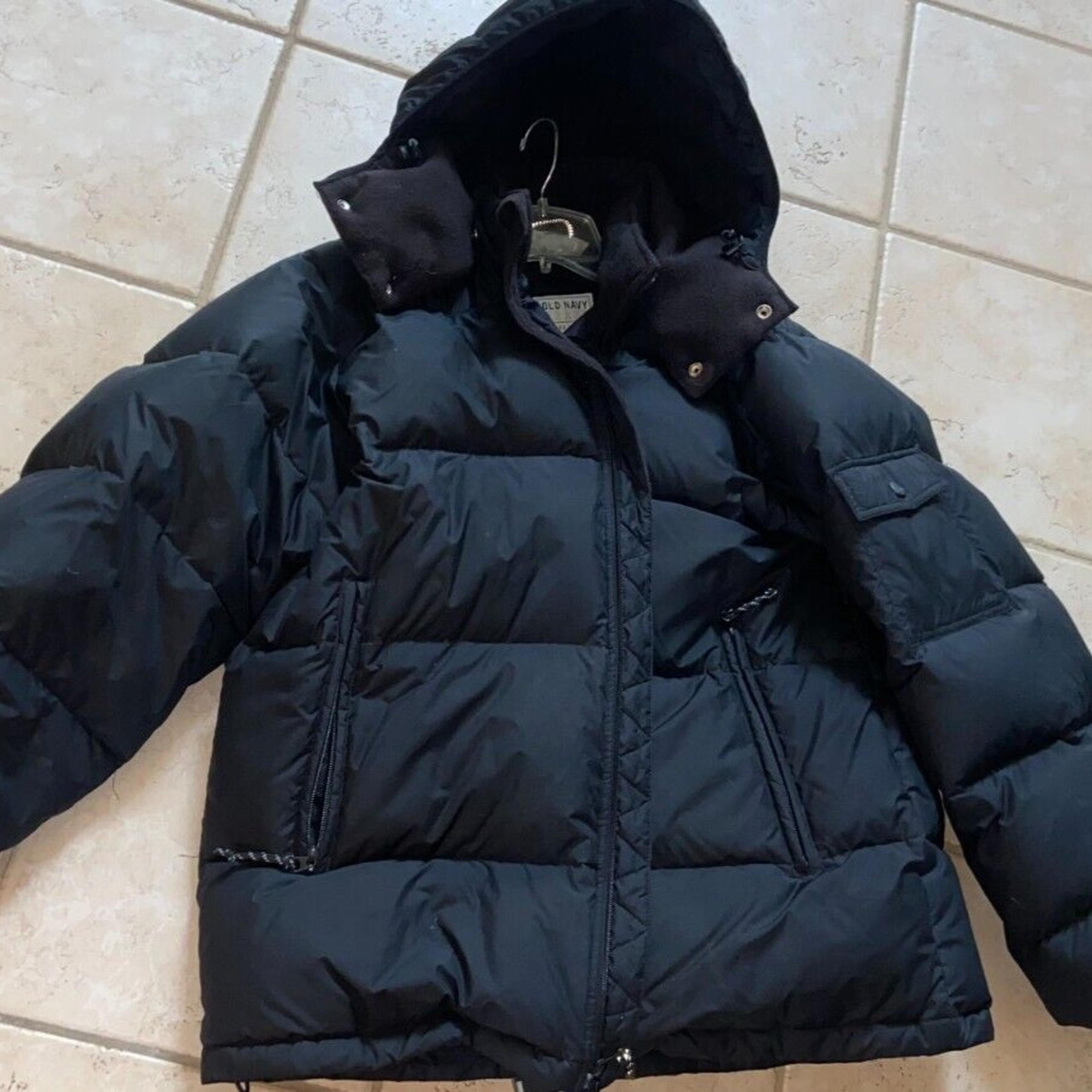 Old Navy Brand Men's Large Black Puffer Jacket