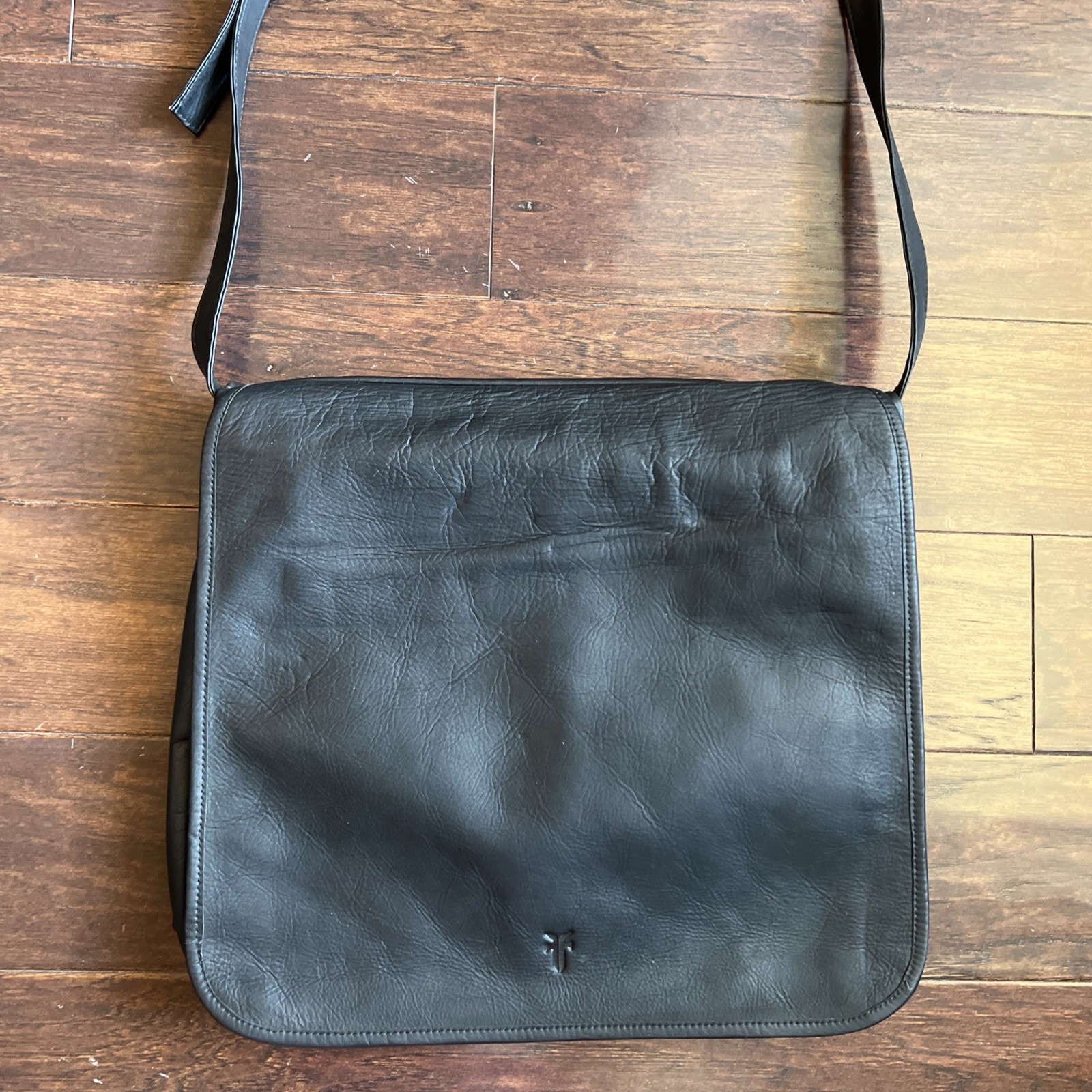 FRYE Black Leather Messenger/Laptop Bag Briefcase Looks Unused 15”x14” Adj Strap