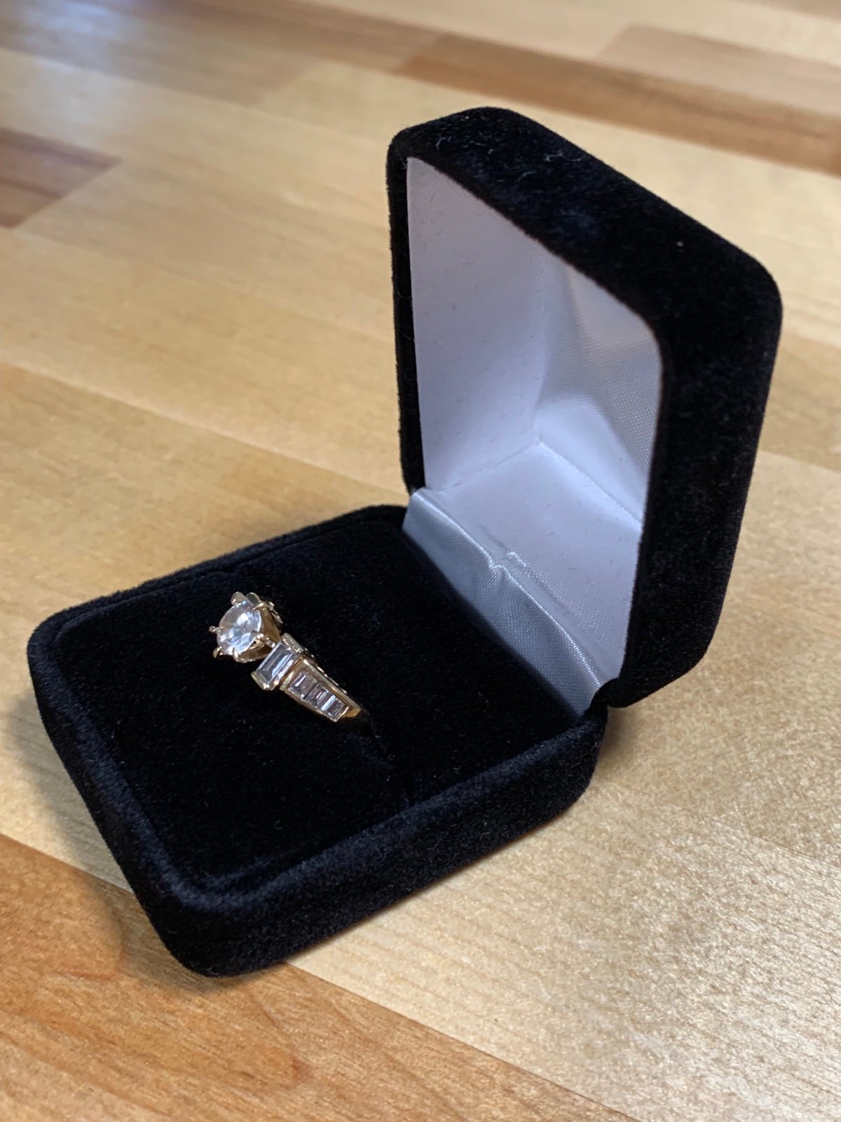 Ring 14k yellow gold 4.1 grams size 8