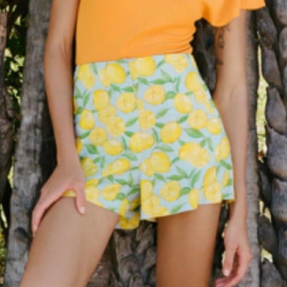 NWT Zara Woman BLOGGERS FAV LEMON PRINTED LINEN BLEND SHORTS Size S Small