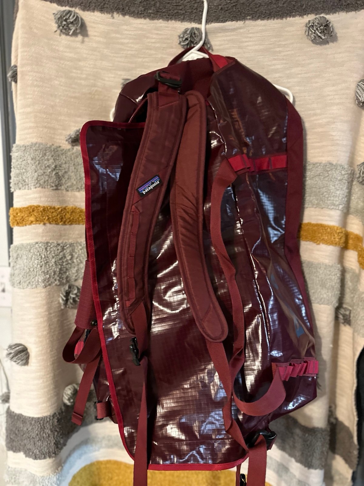 Patagonia Black Hole Duffel 70L - Wax Red - detail