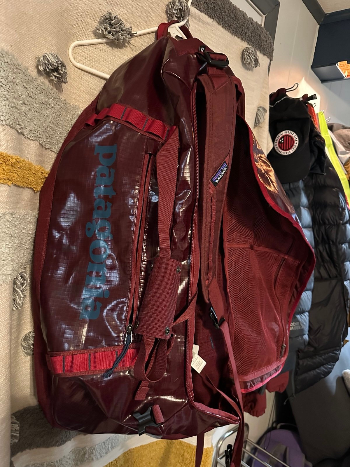 Patagonia Black Hole Duffel 70L - Wax Red - detail