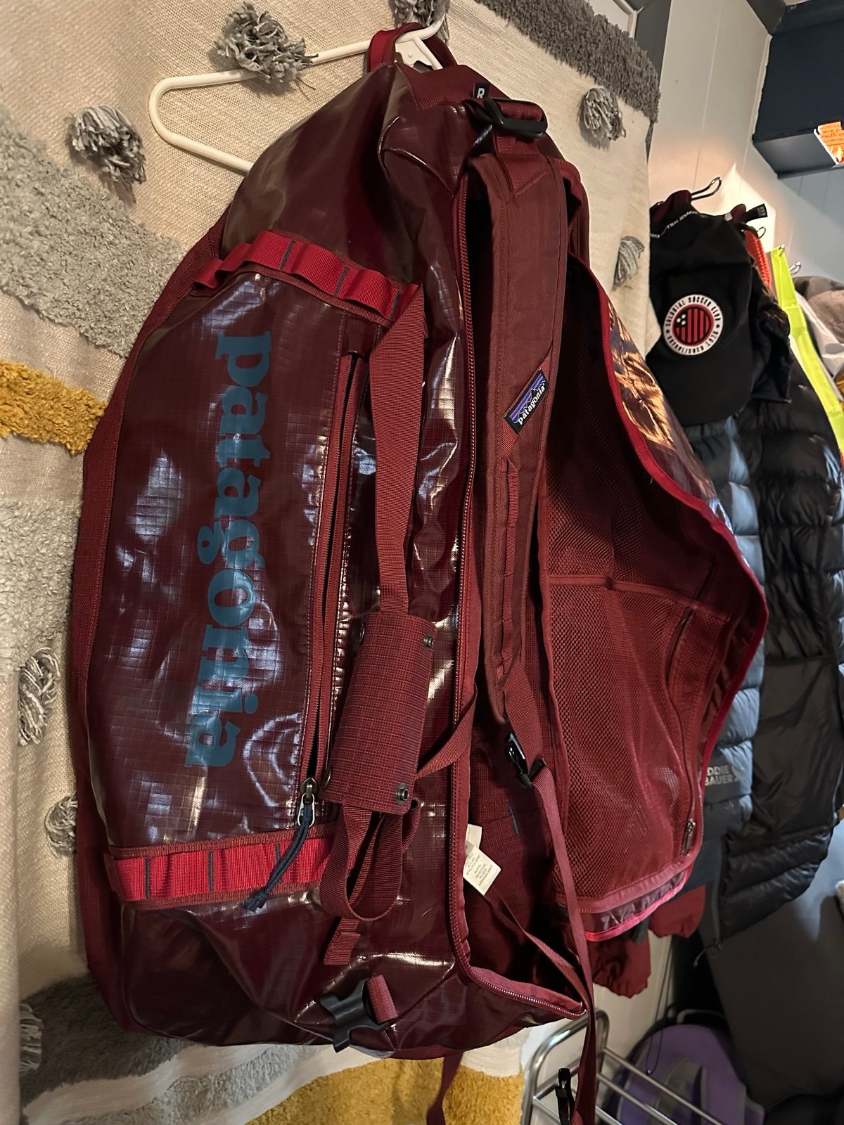 Patagonia Black Hole Duffel 70L - Wax Red - detail
