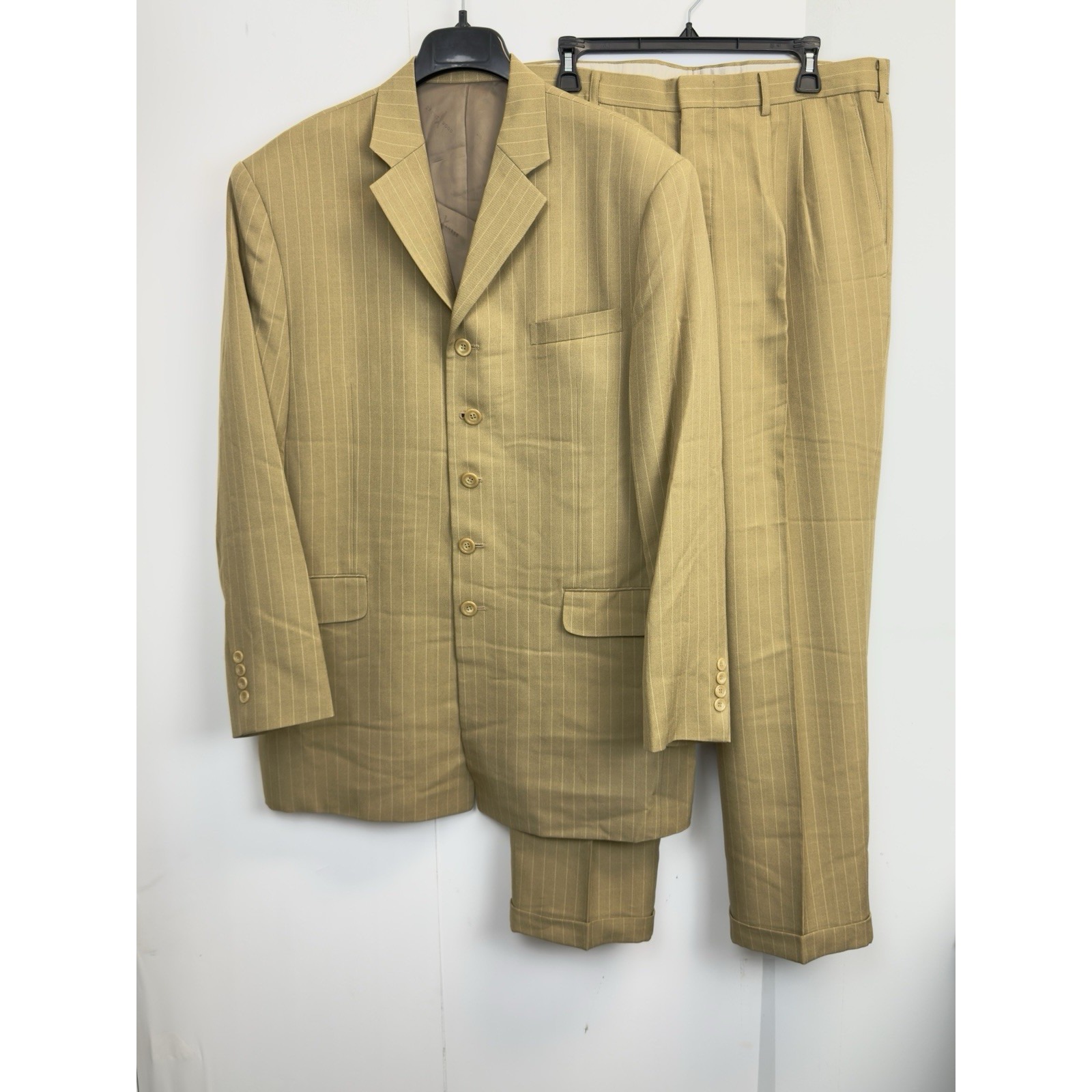 Brentwood Mens 2-Piece Suit 44L Blazer Jacket 38X31 Pleated Pants Beige Stripe