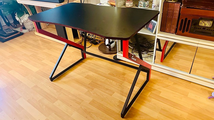 Simple Gaming Desk Z Shaped 40 inch Gamer Workstation, Home Computer