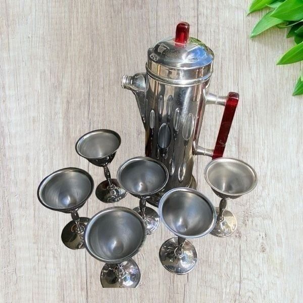 Vintage Art Deco Stainless Chrome Cocktail Shaker Ruby Bakelite Plus 6 Cups