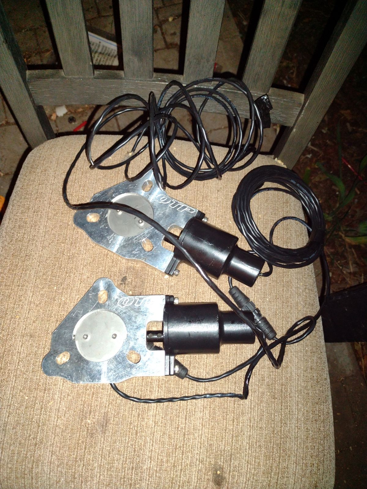 Exhaust dumps