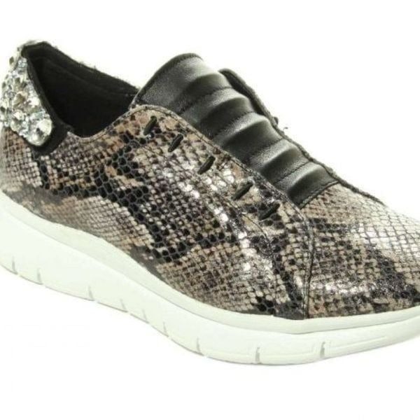 SESTO MEUCCI CUPID SNEAKER Size 6.5M. Snakeskin w/clear stones for bling. EUC!