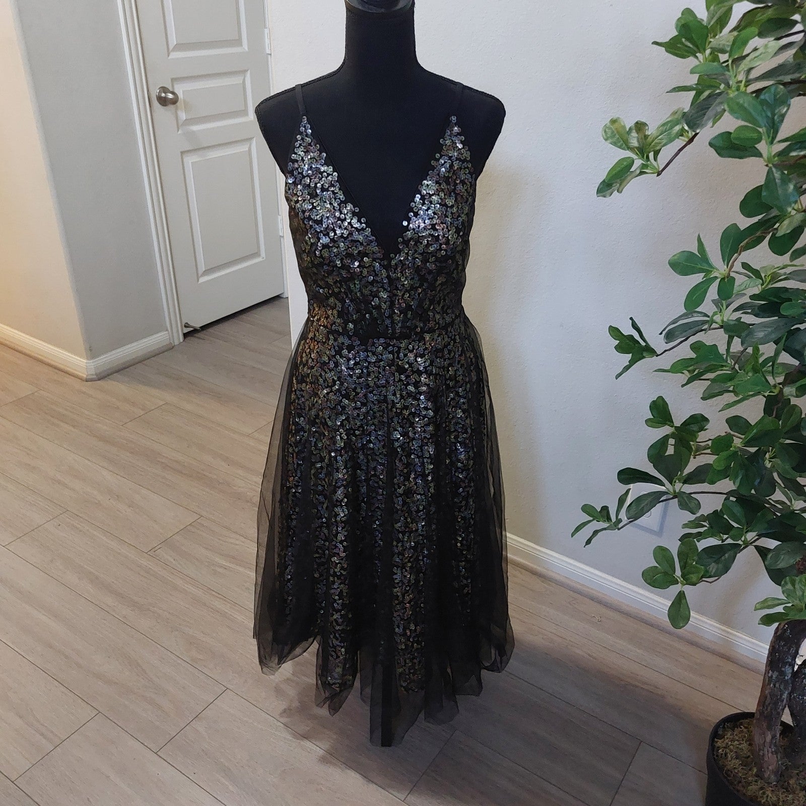 Dress The Population Black Sequin V neck Women's Party Dress Size Small NWT.