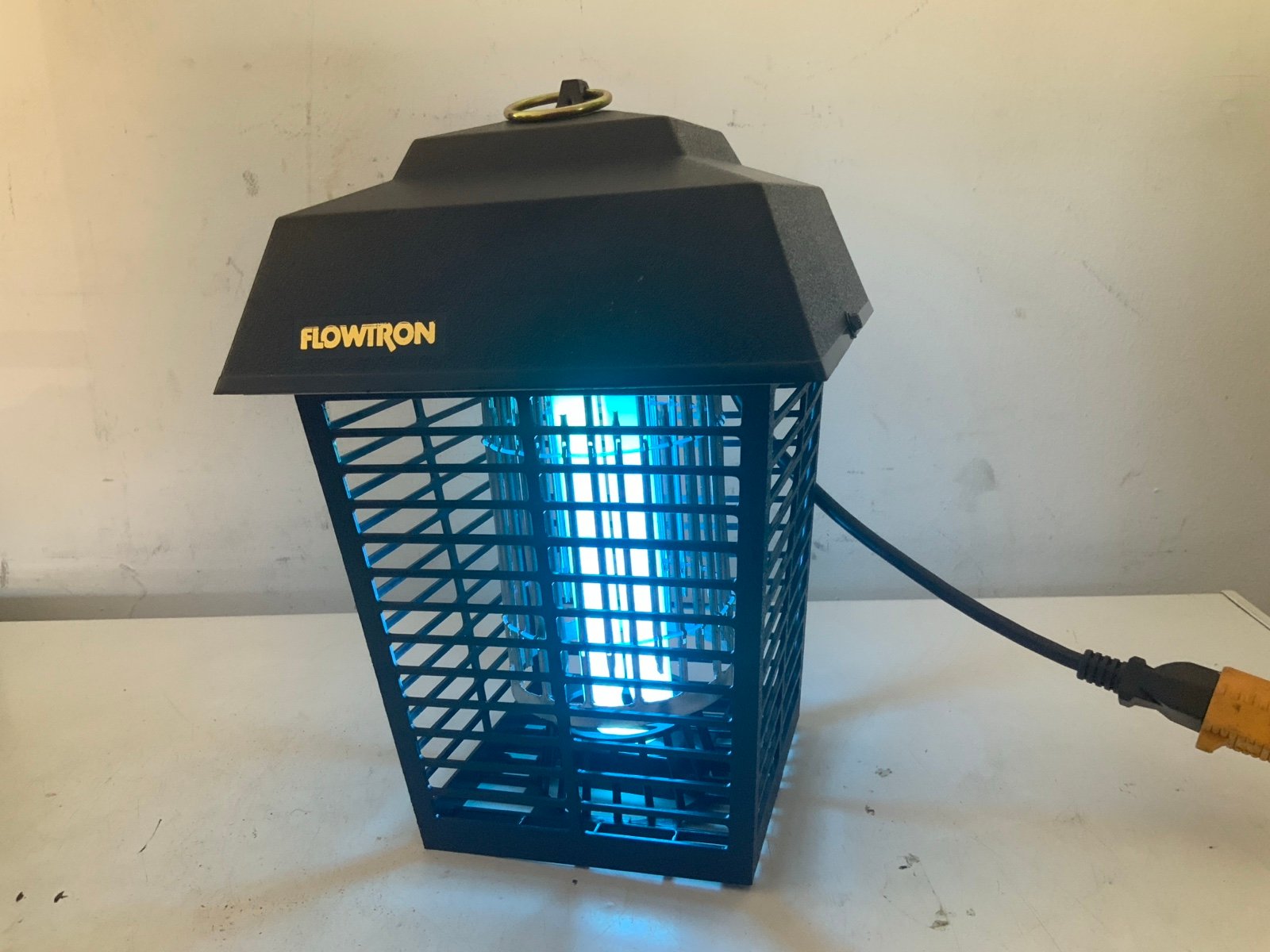 Flowtron Electric Bug zapper. Open box.