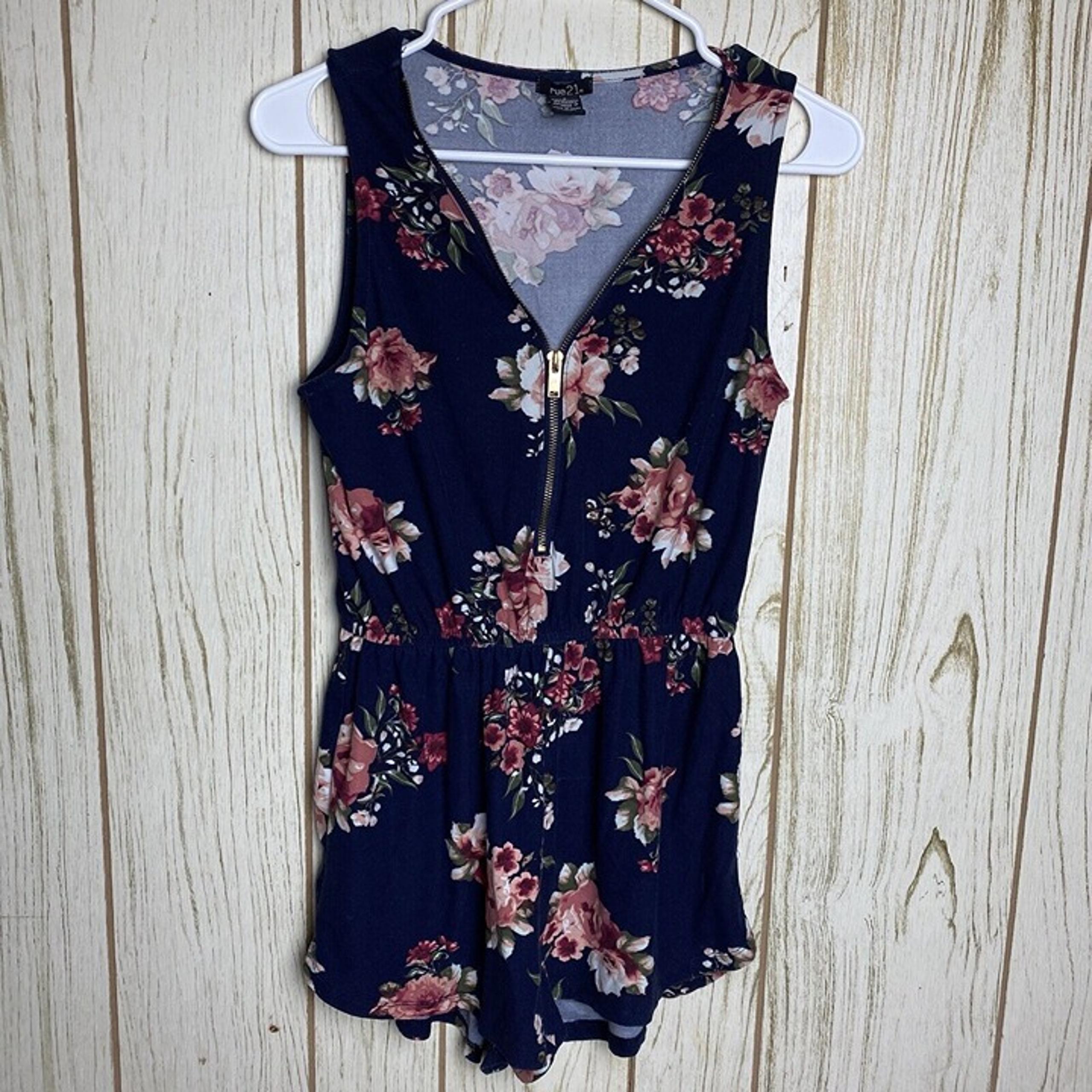 Rue 21 Juniors Women Romper Small Navy Blue Floral Zip VNeck Shorts Stretch