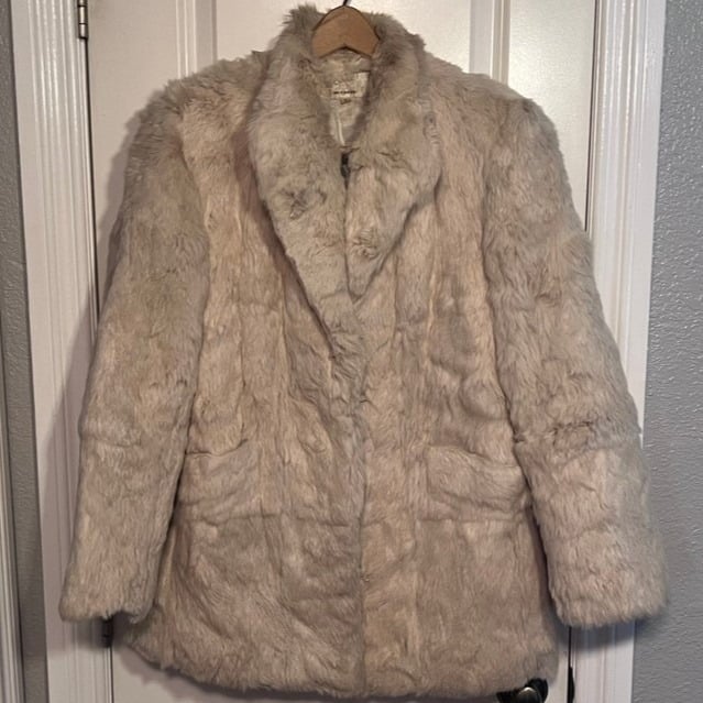 White Vintage Fur Coat *GOOD CONDITION*NO DAMAGE*