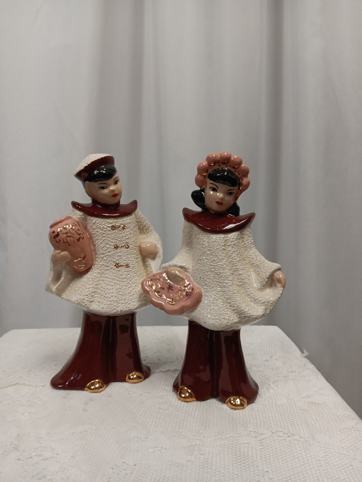 Vintage set of two porcelain figures