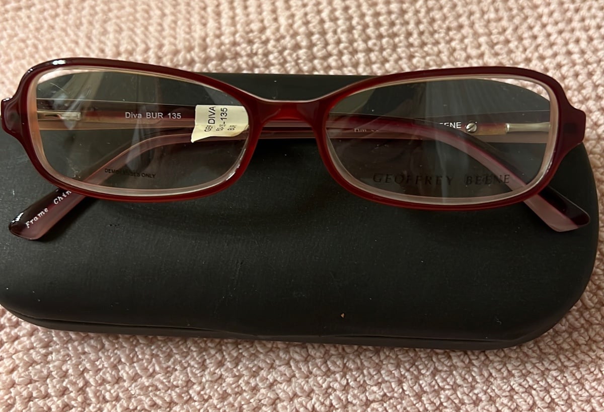 GEOFFREY BEENE DESIGNER EYEWEAR