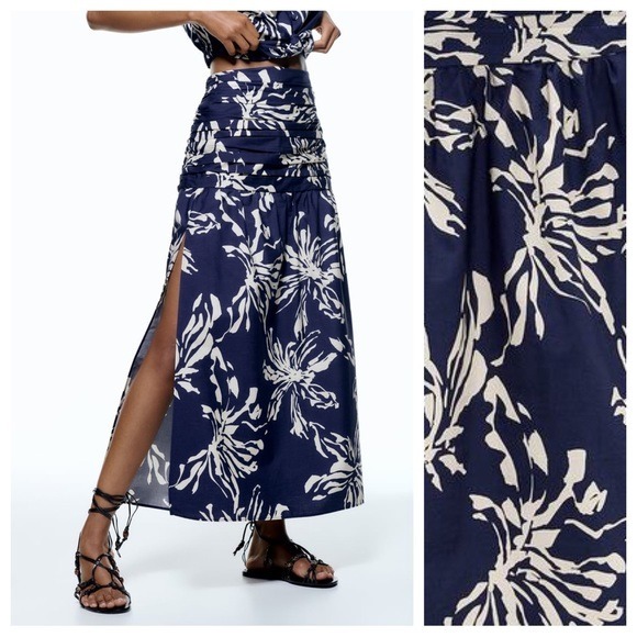 NWT. Zara Blue/White Viscose Printed Midi Skirt. Size L.