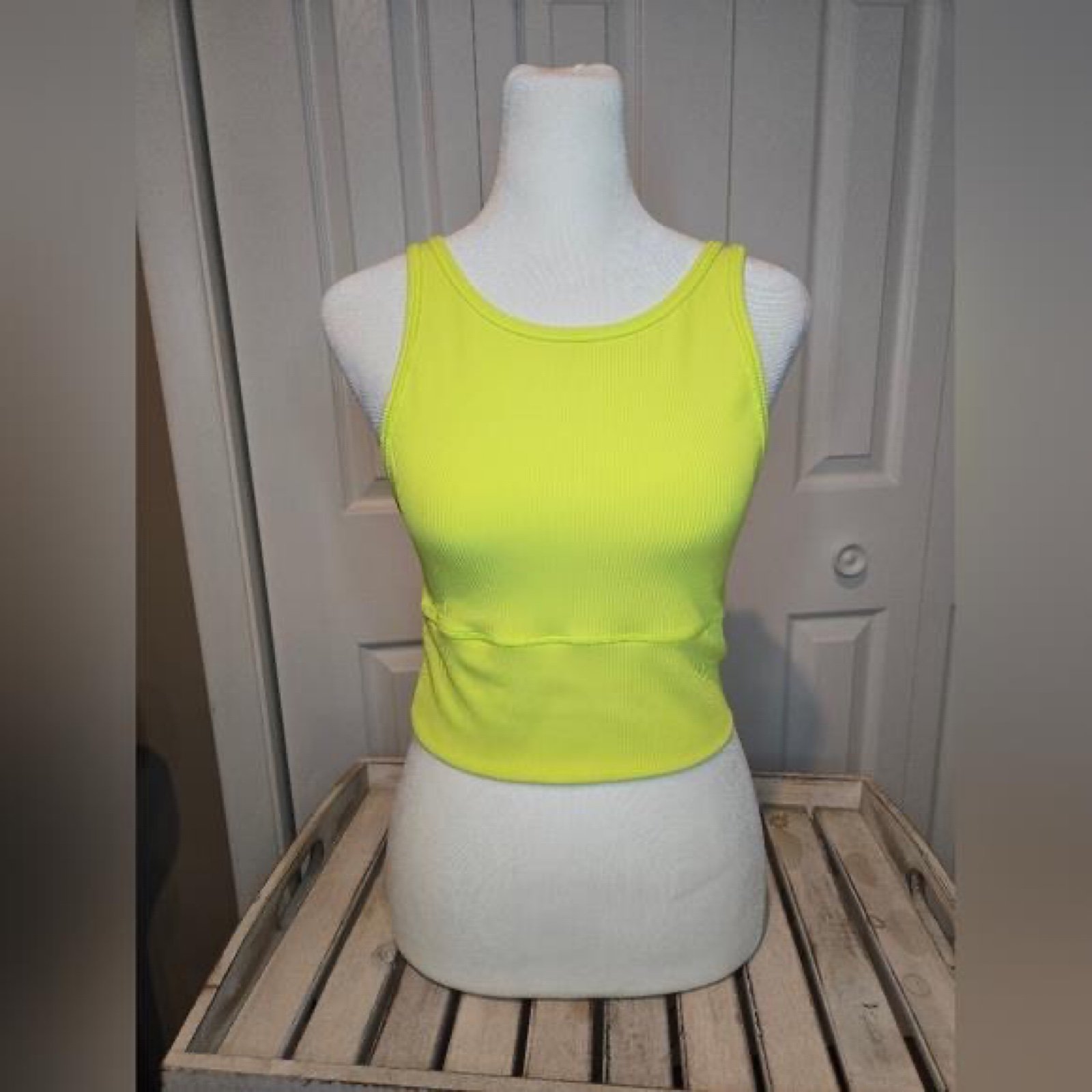 Tank Yellow