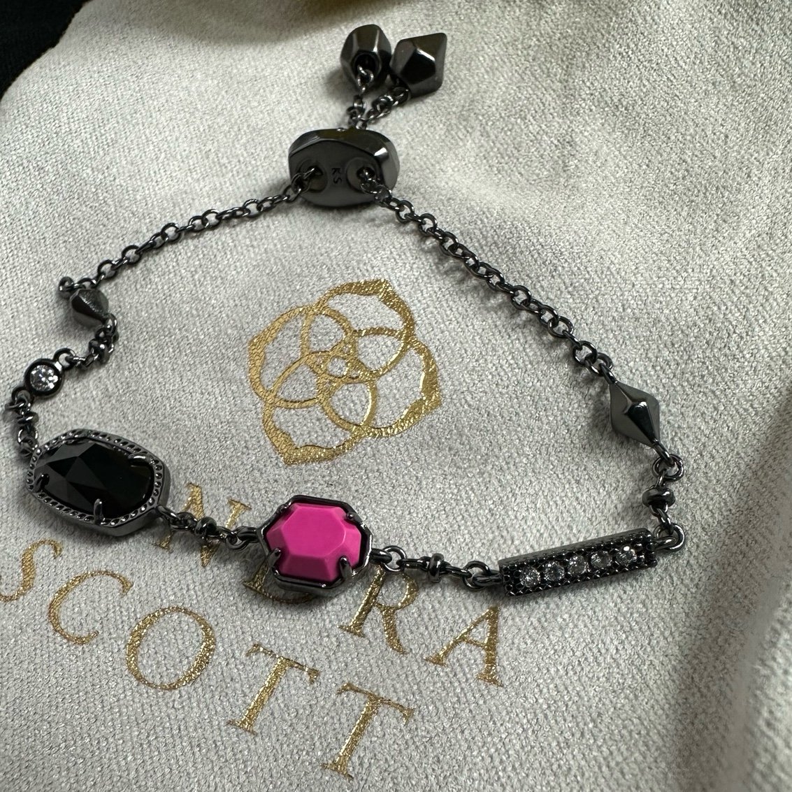 NWT Kendra Scott Deirdre with Black/Magenta