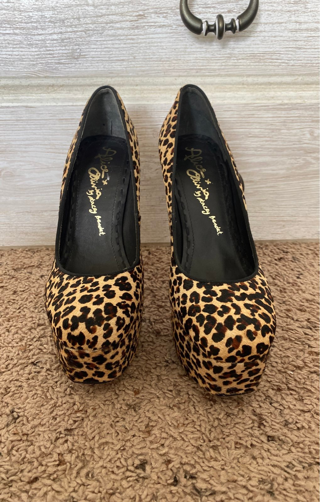Alice Olivia by Stacey Bendet Cheetah Heels 6.5 NEW