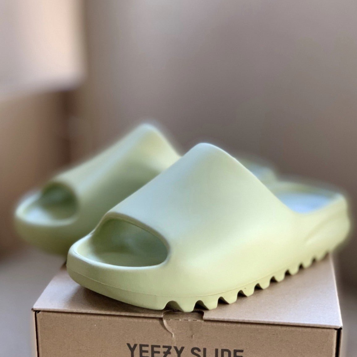 Yeezy slides size 10