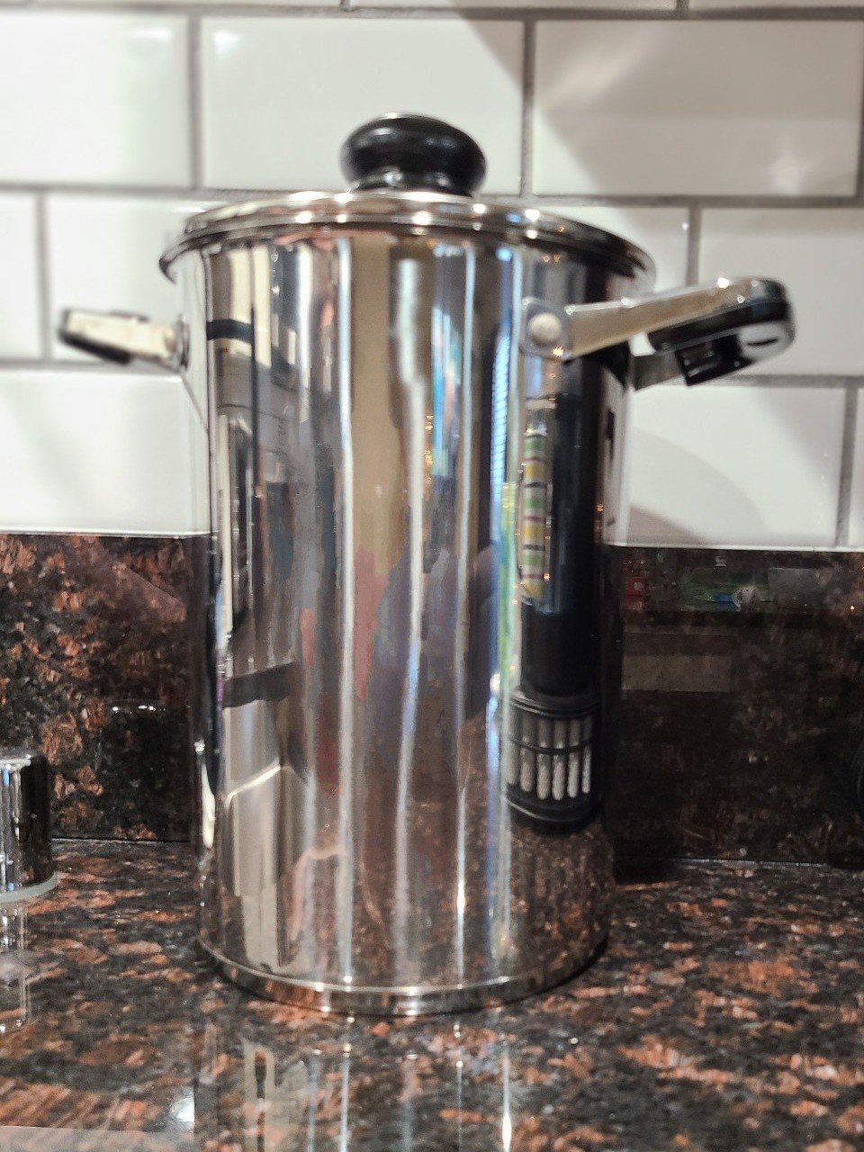 Oneida 'Immaculate' Tall 18/10 Stainless Steel Spaghetti Pot with Mesh Strainer