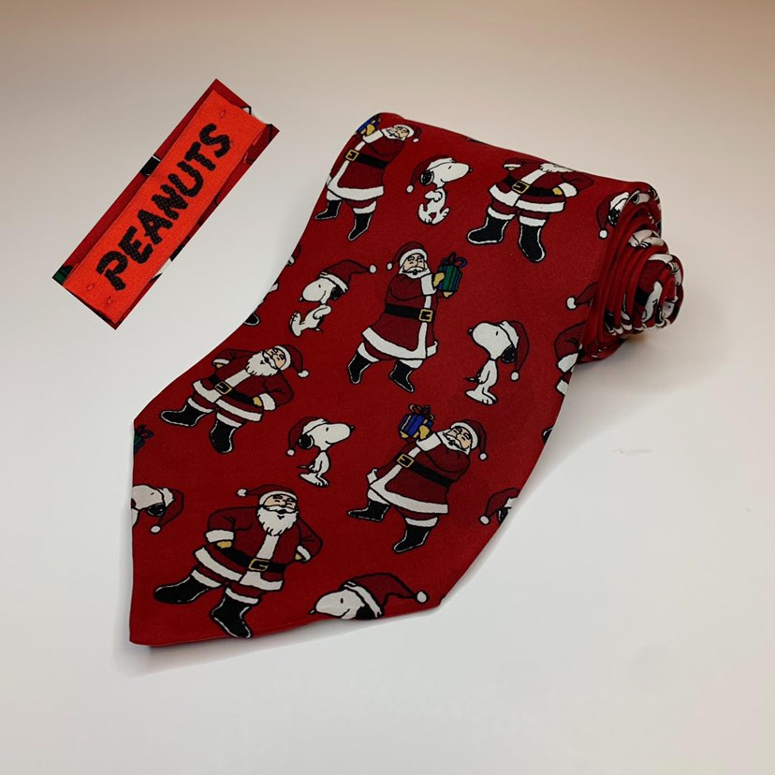 Peanuts Snoopy “Hang’N With Santa” Christmas Tie Santa Claus 100% Silk Necktie