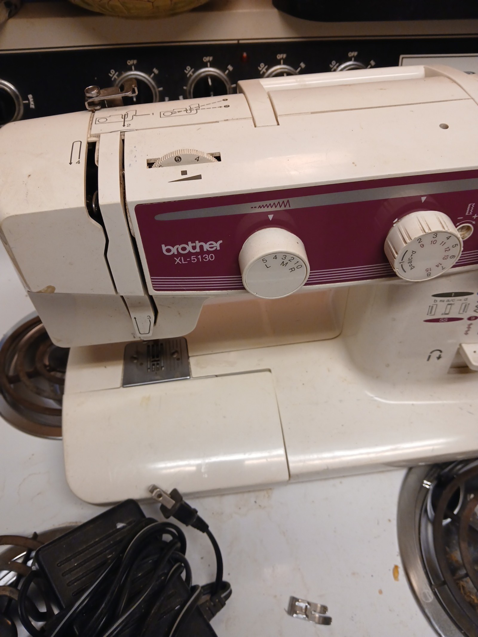 Brother xl-5130 electric sewing machine with petal