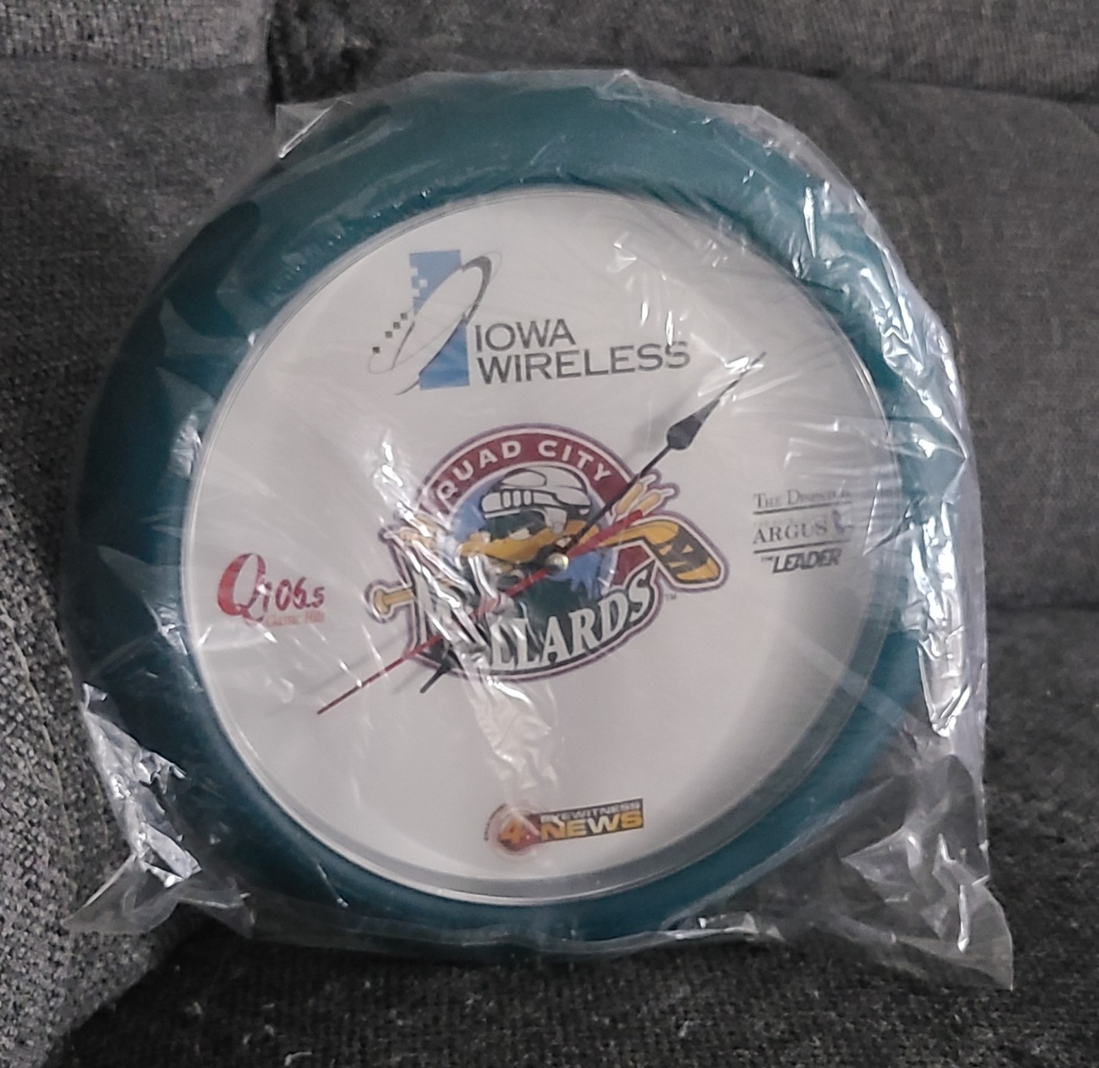 Vintage Quad City Mallards Iowa Wireless Center Wall Clock, iWireless Q106.5