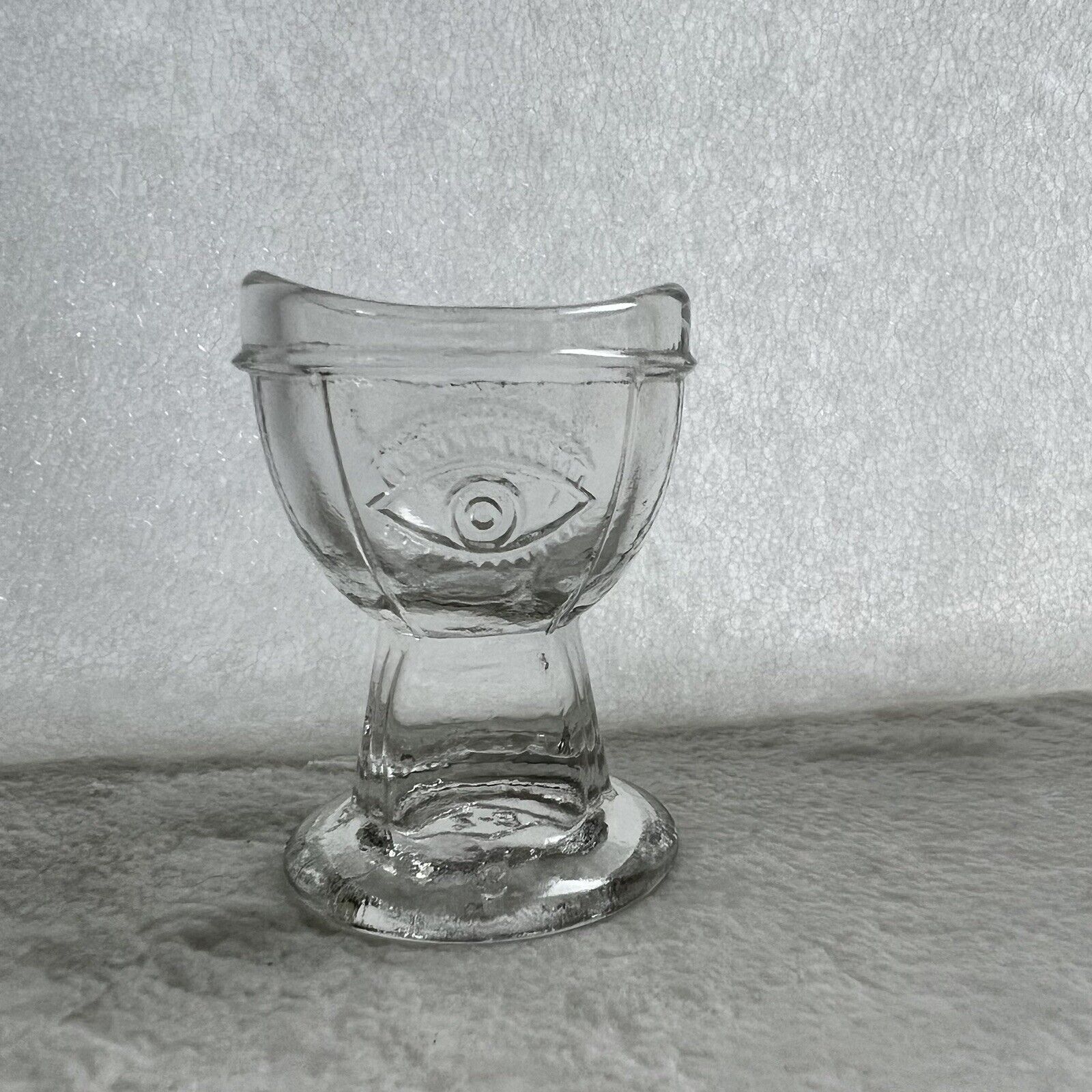 E-Z Brand Clear Glass Eye Wash Primer Cup With EMBOSSED EYES