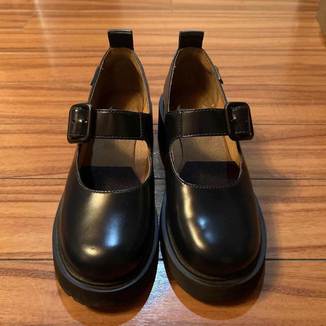 Camper dark green Mary Jane shoes with chunky heels.