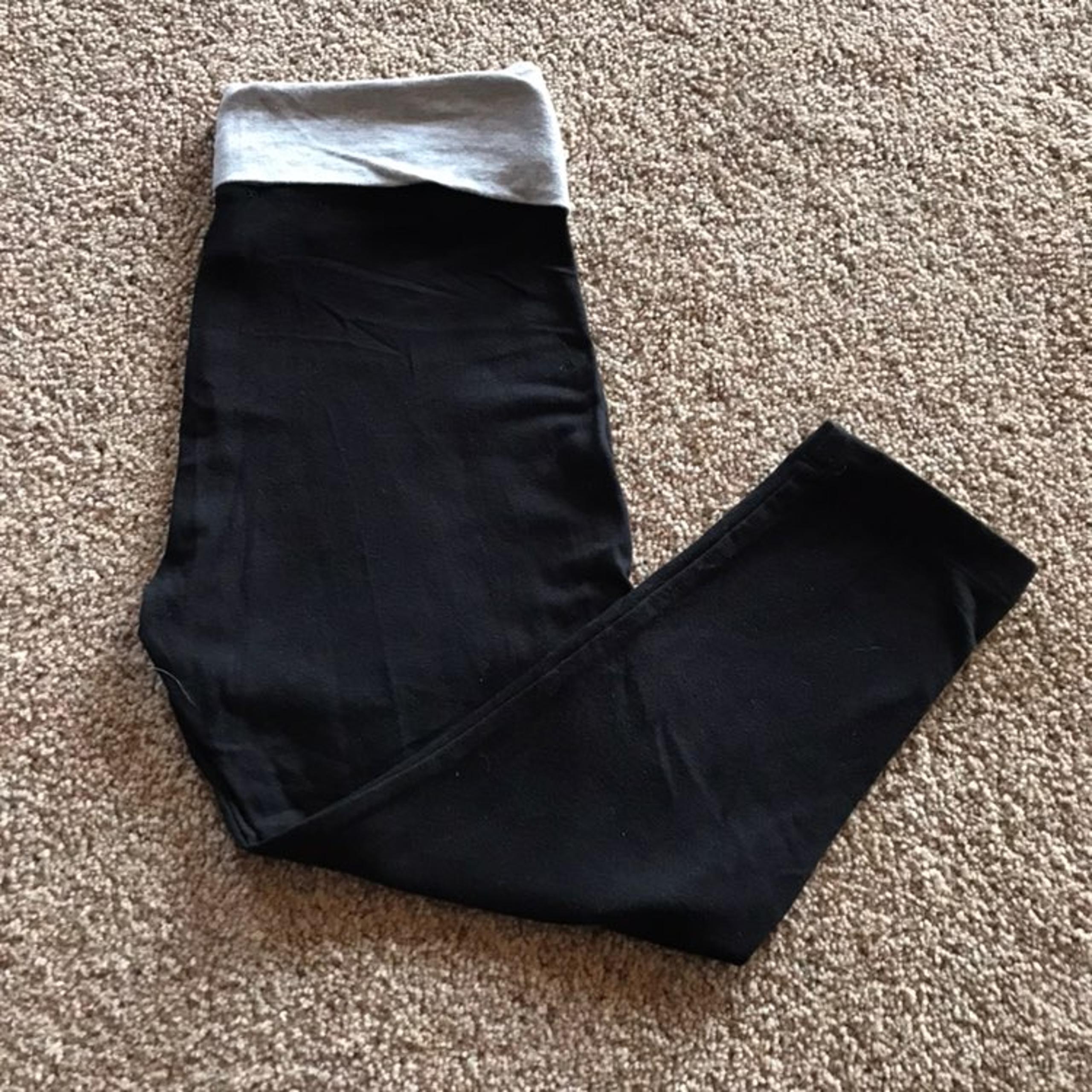 ‼️Cropped Yoga Pants‼️