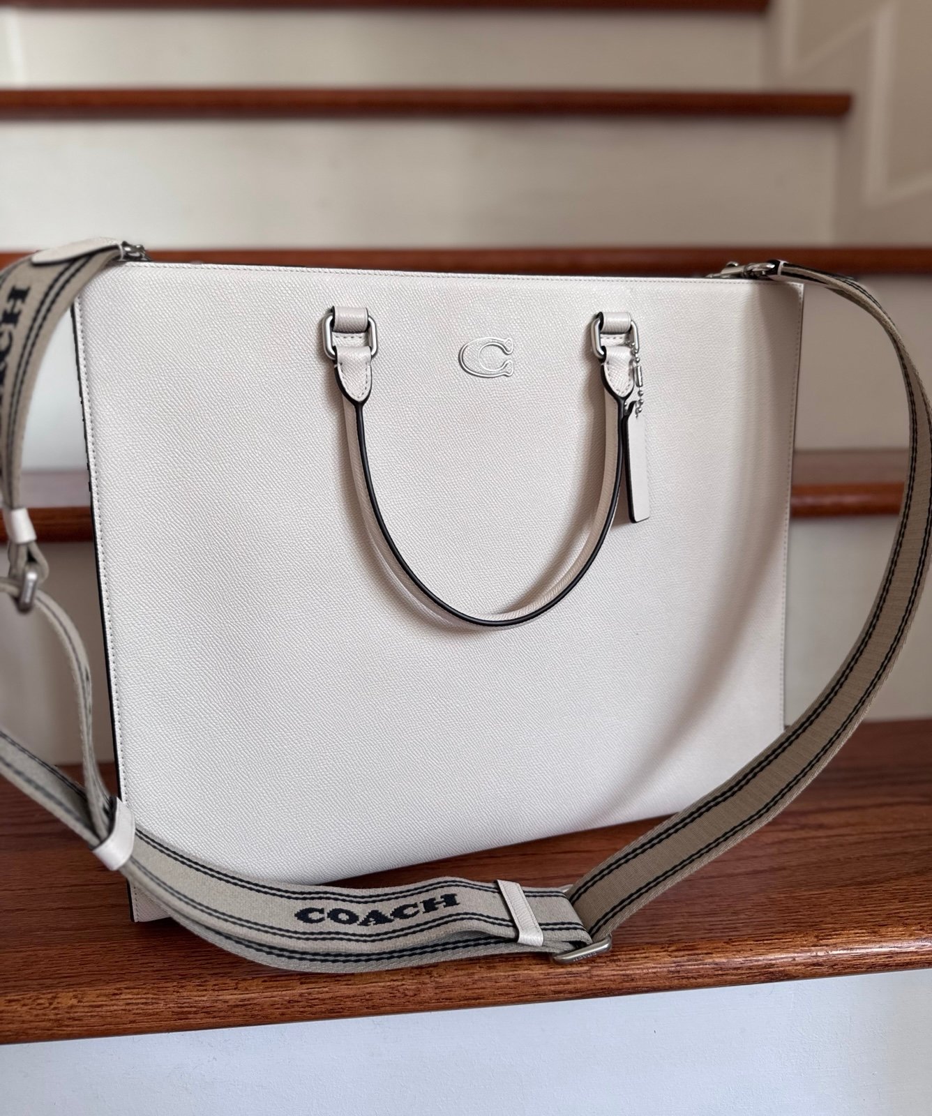 NWT ꕥ Coach Field Tote 40 ꕥ with Signature Canvas Detail