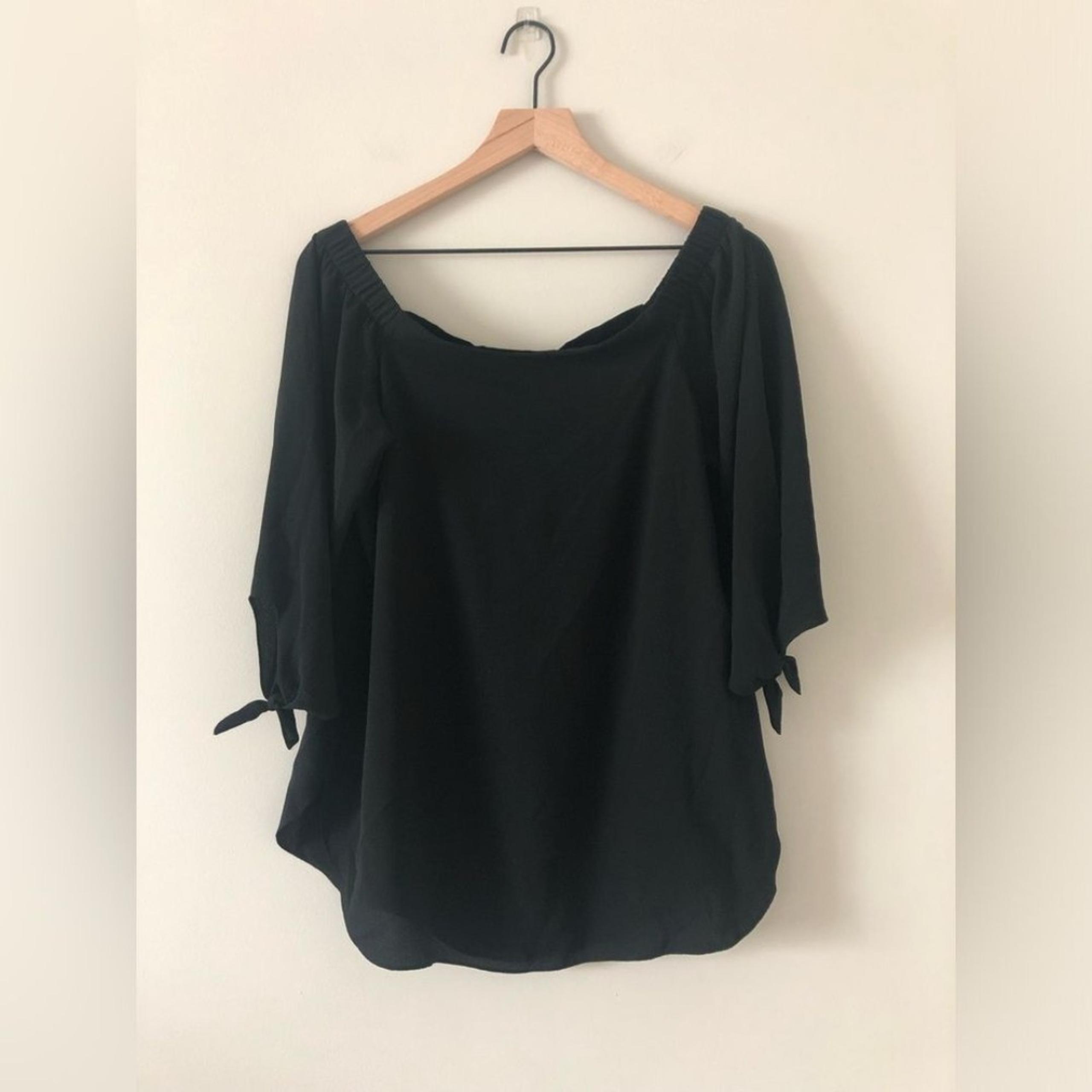 Status by Chenault Off the Shoulder 3/4 Sleeve w. Tie Detail in Black - Size L