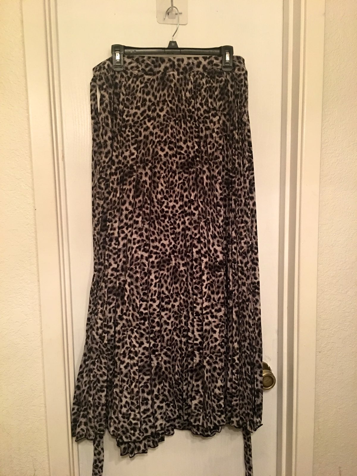 Lularoe Snow Leopard Deanne Wrap Skirt m