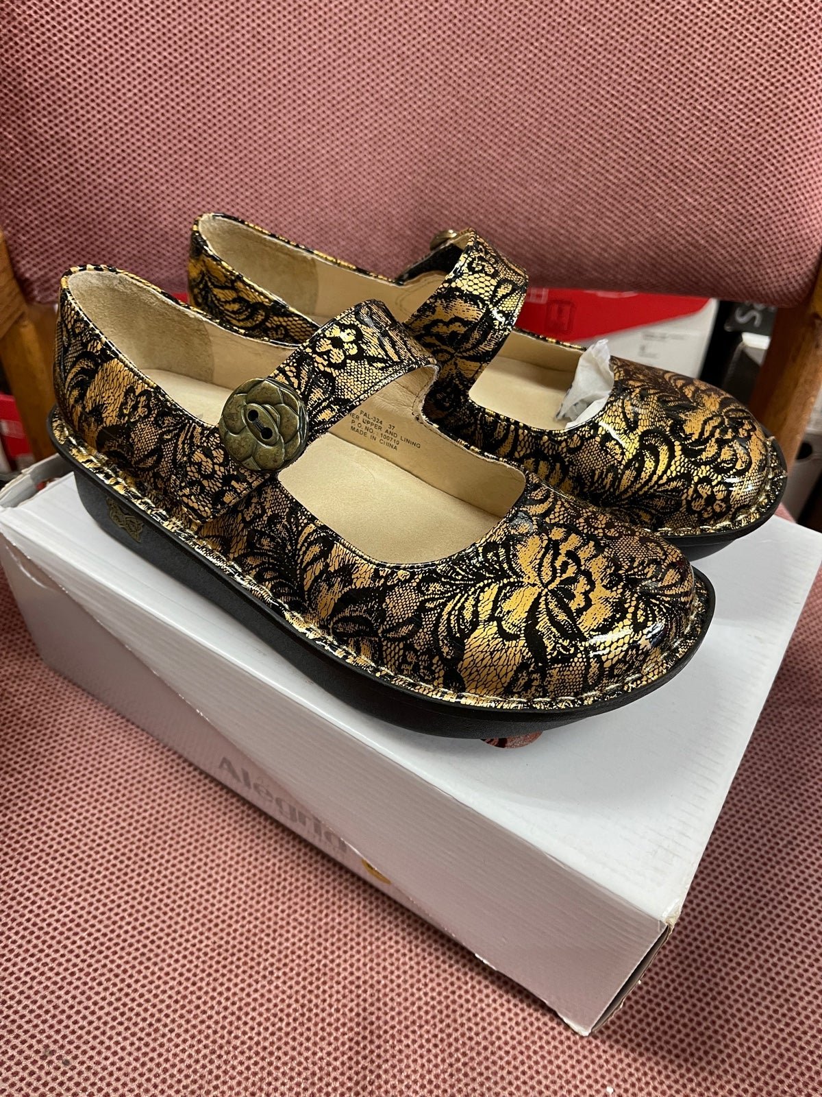 New Algeria Paloma Gold and Black Lace size 37