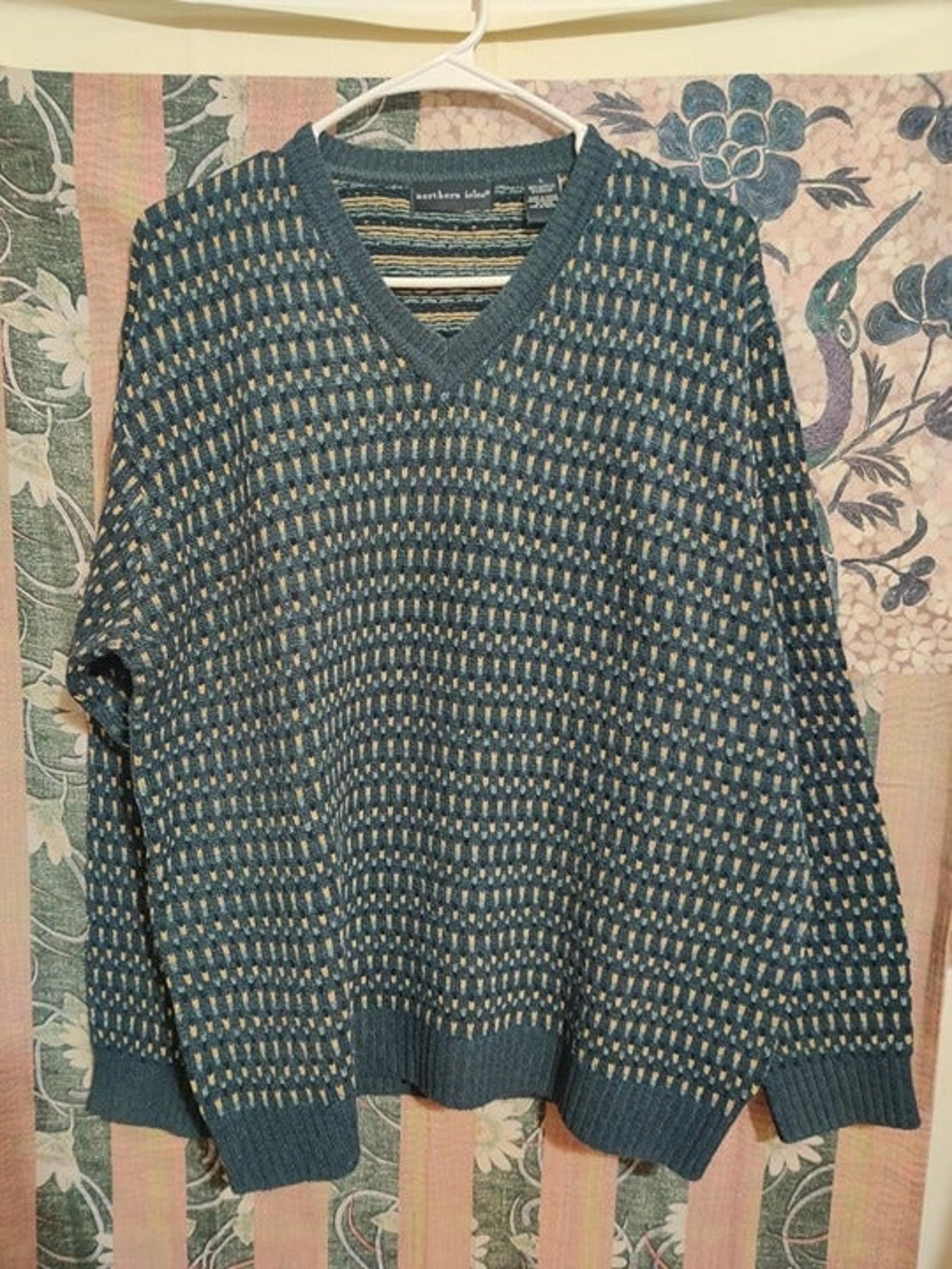 Vintage Men's V-Neck Acrylic Blend Sweater Size Large - Northern Isles