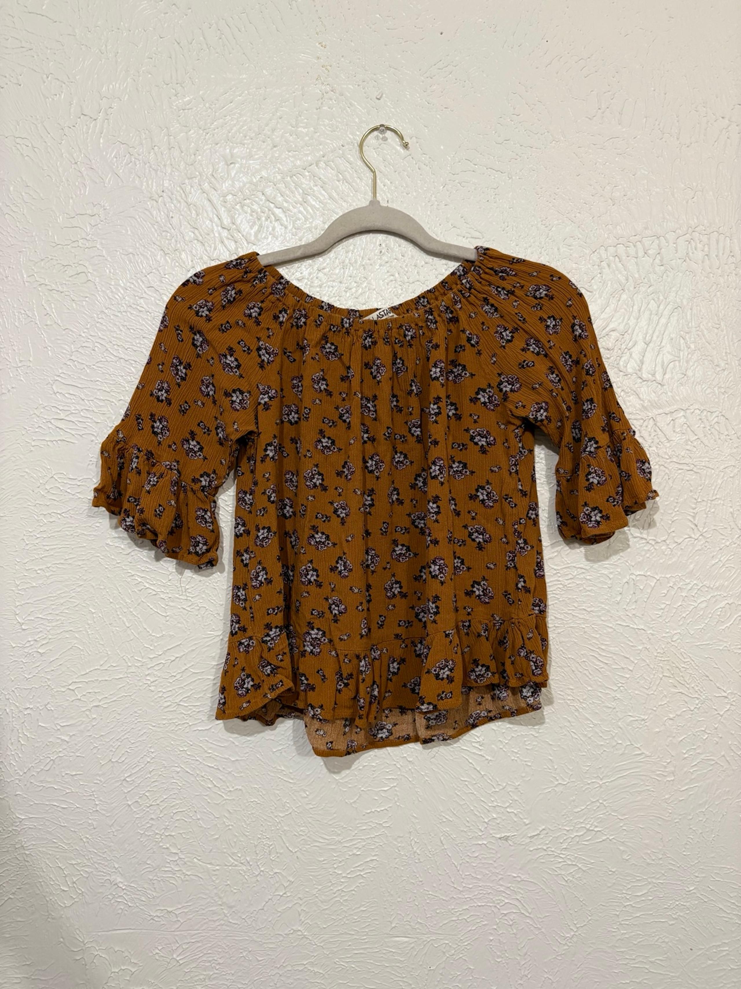 Vanilla Star Women’s mustard floral blouse with 3/4 ruffled sleeves size small