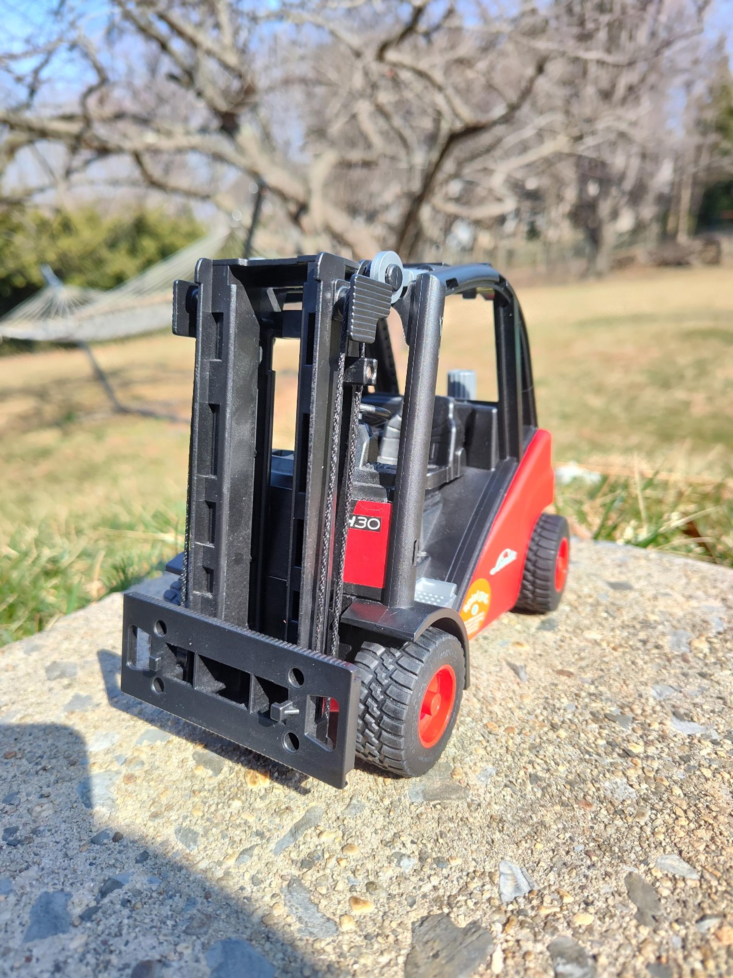 Bruder lift machine toy