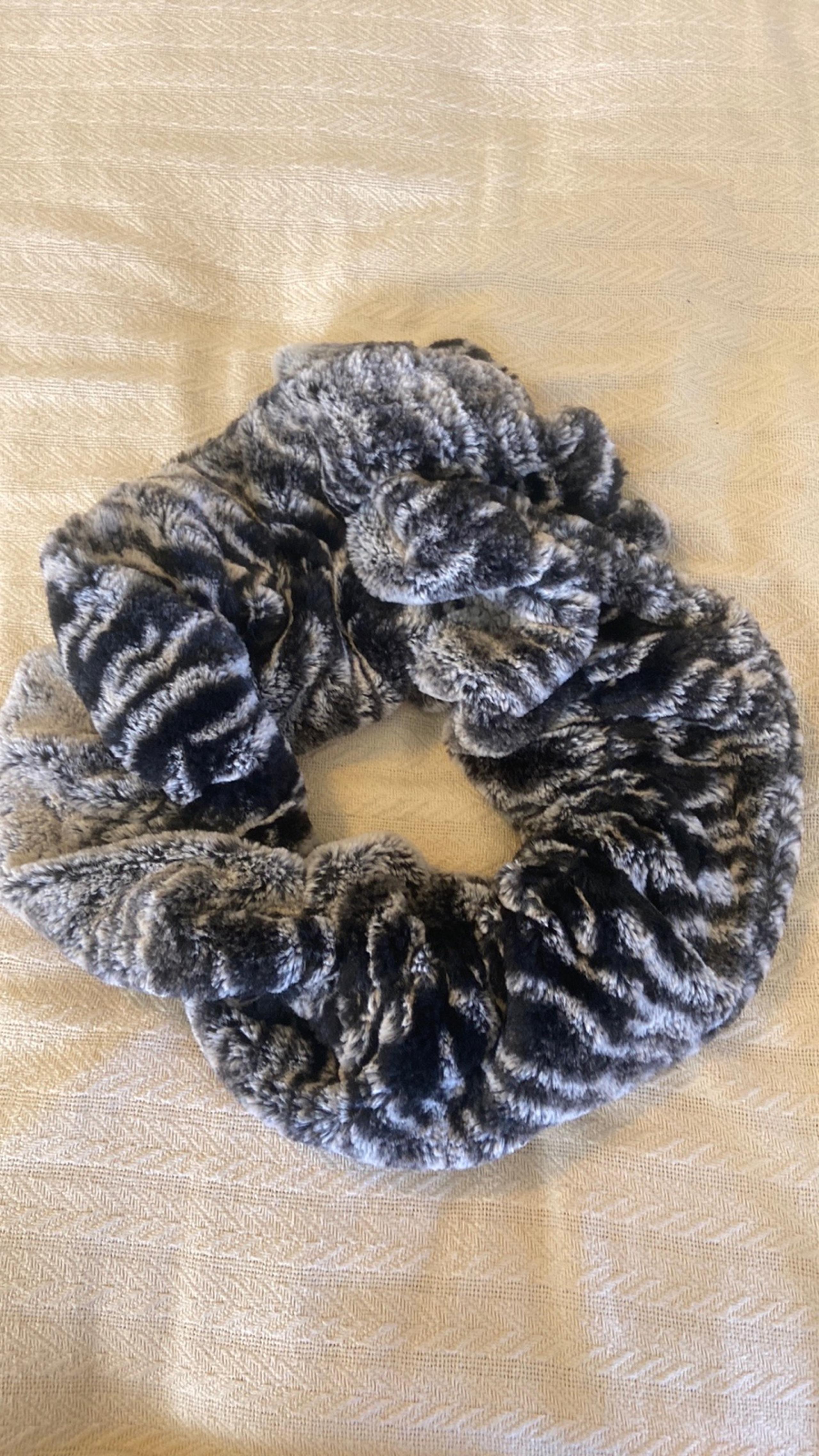 NWOT Croft & Borrow faux fur scarf OS black gray white animal print twisted scar