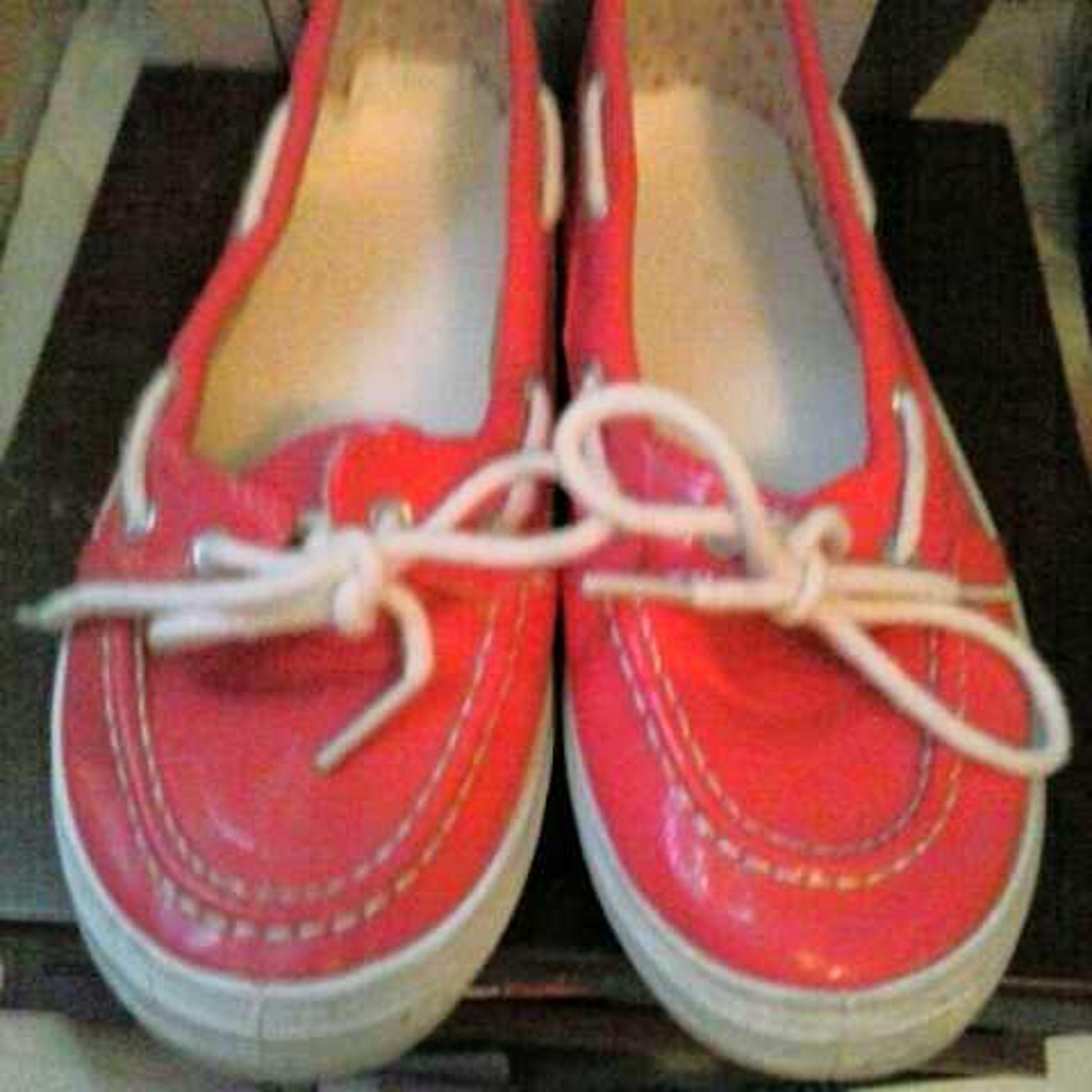 Wet Seal Coral Boat Shoes sz 6