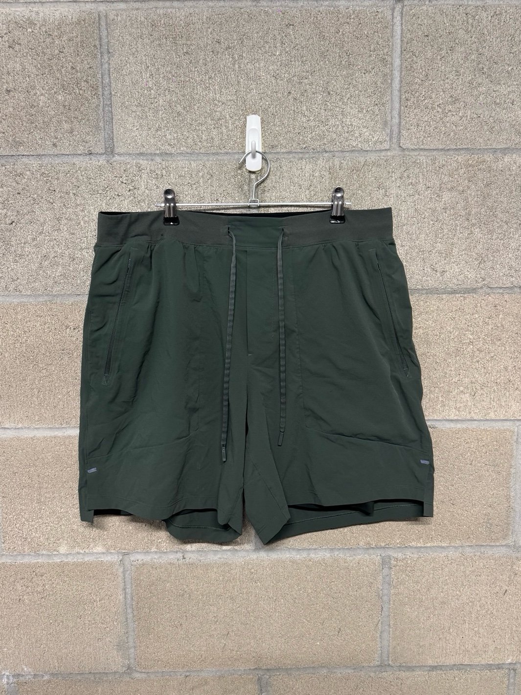 Lululemon men green Shorts liners medium activewear