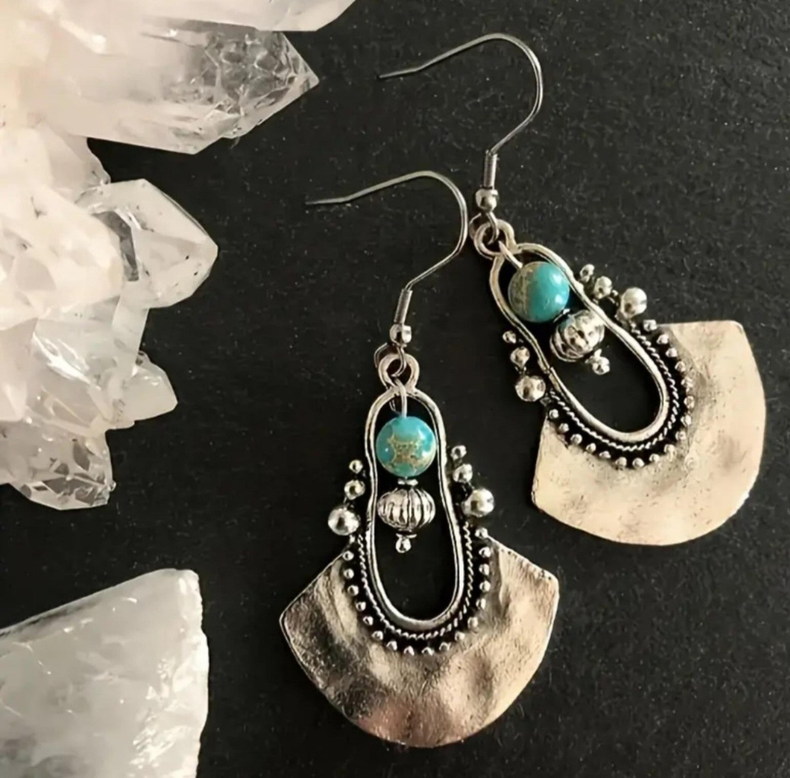 WORLD MARKET  BOHO ETHNIC TRIBAL SILVERTONE EARRINGS NWOT