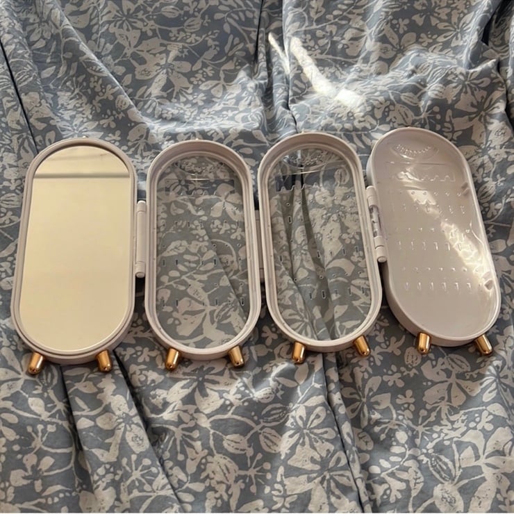 Jewelry box/stand with mirror