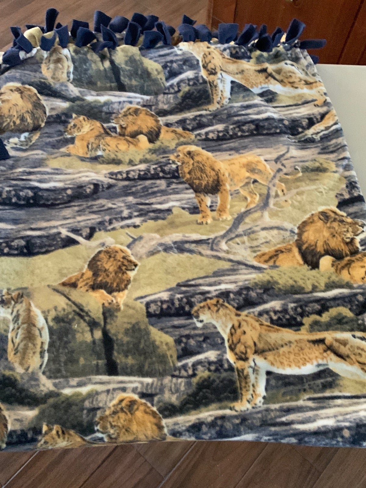 Lions, Lioness w/navy, NO sew blanket 72 x 60, drapes a queen