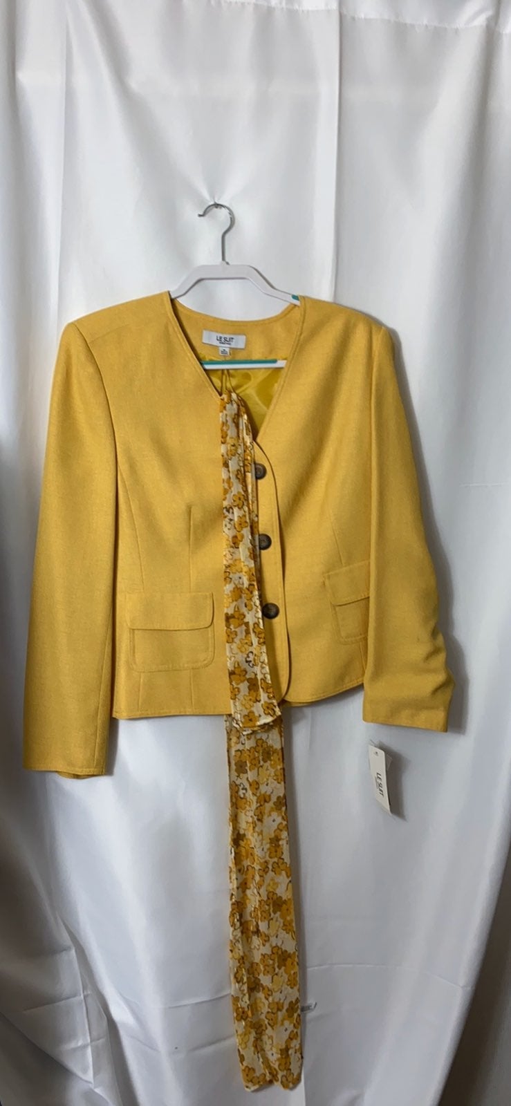 NWT-- LE SUIT ESSENTIALS JACKET/ SCARF