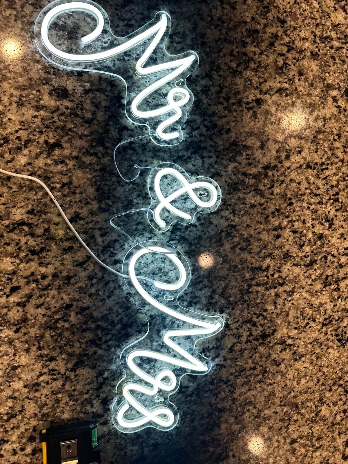 Mr & Mrs neon sign