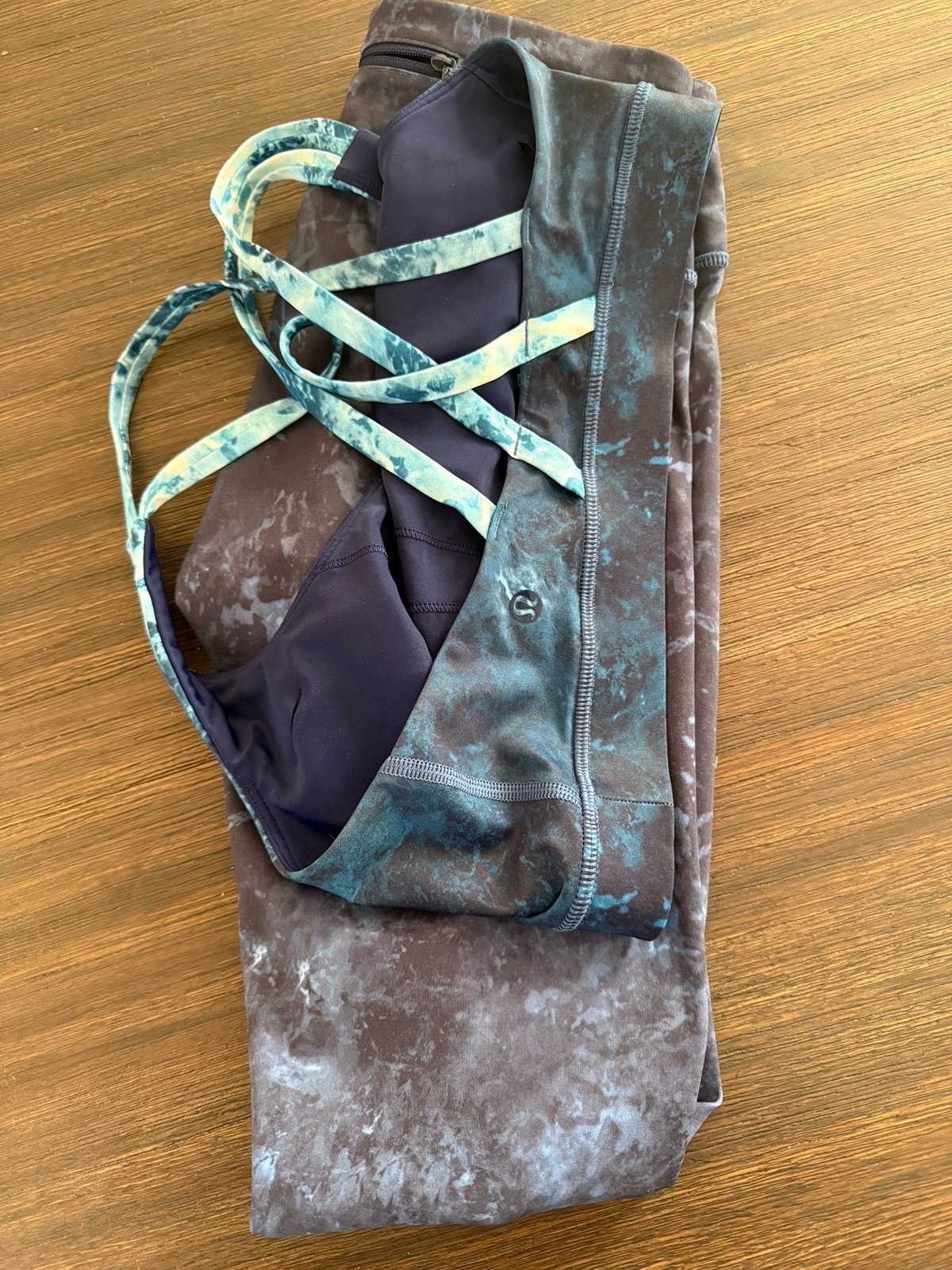 Lululemon size 6 leggings and sports bra