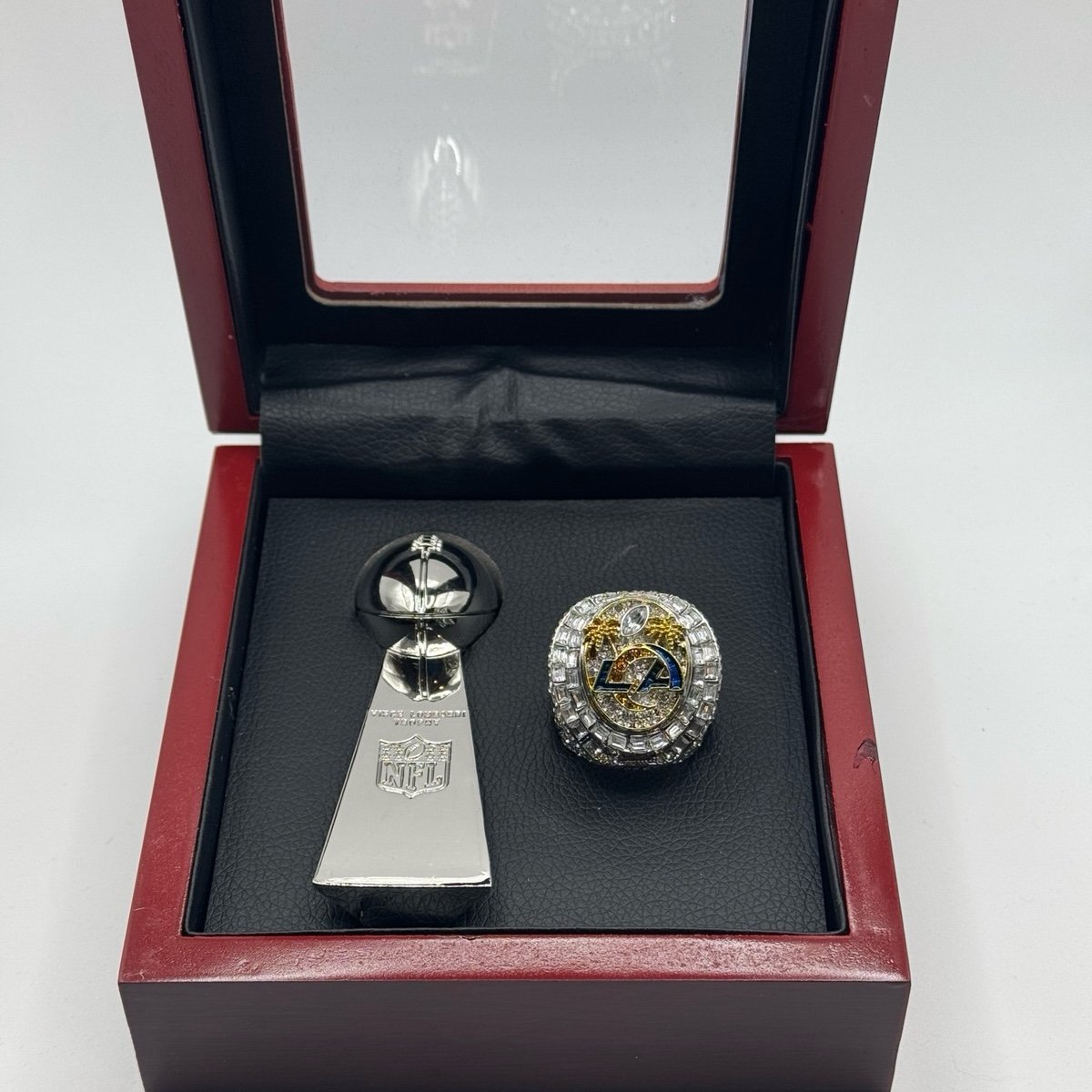 Los Angeles Rams Super Bowl Championship Ring TROPHY + CASE