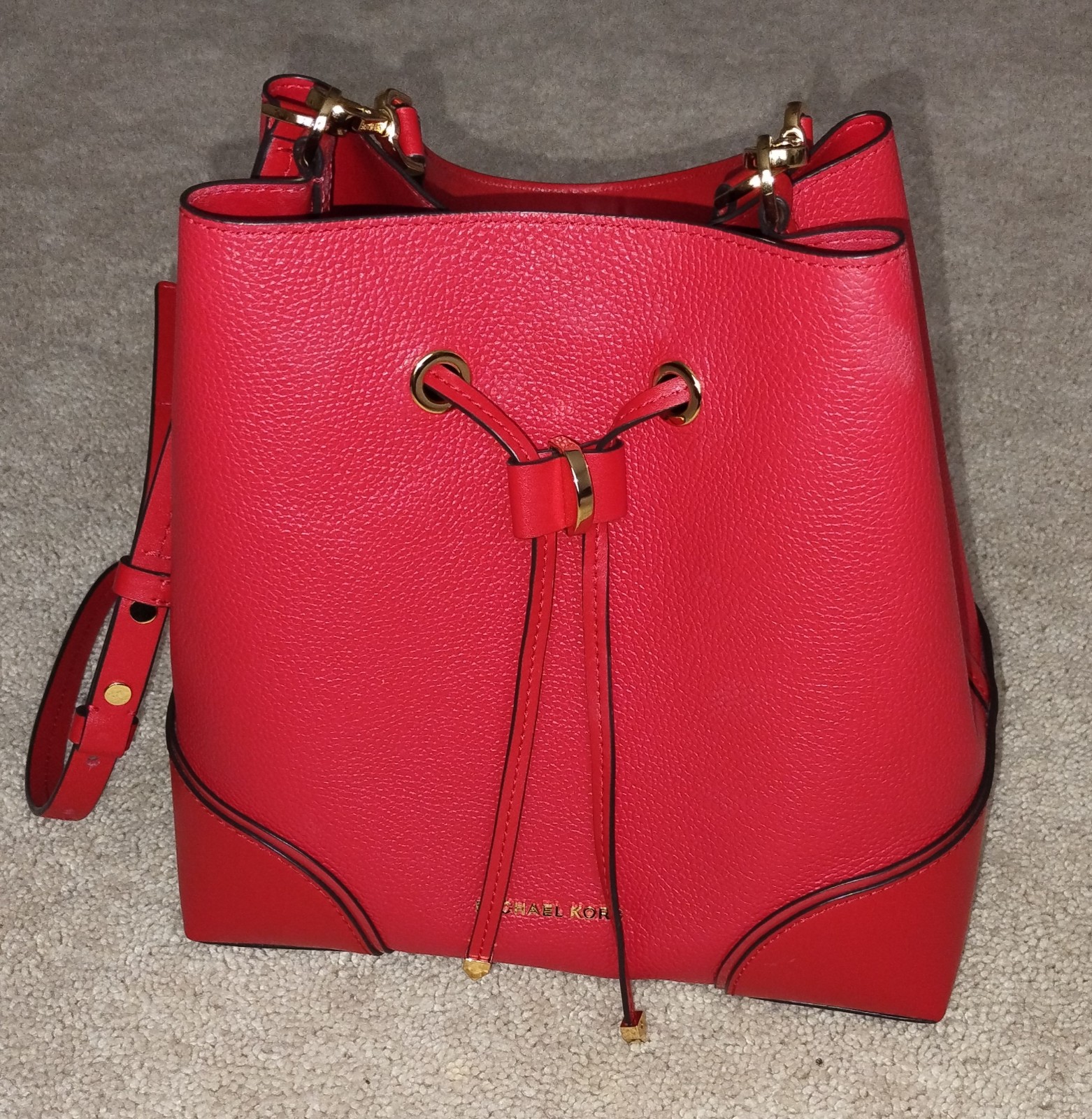 Michael Kors Mercer Gallery Bucket Leather Shoulder Bag. Used in Excellent Cond.