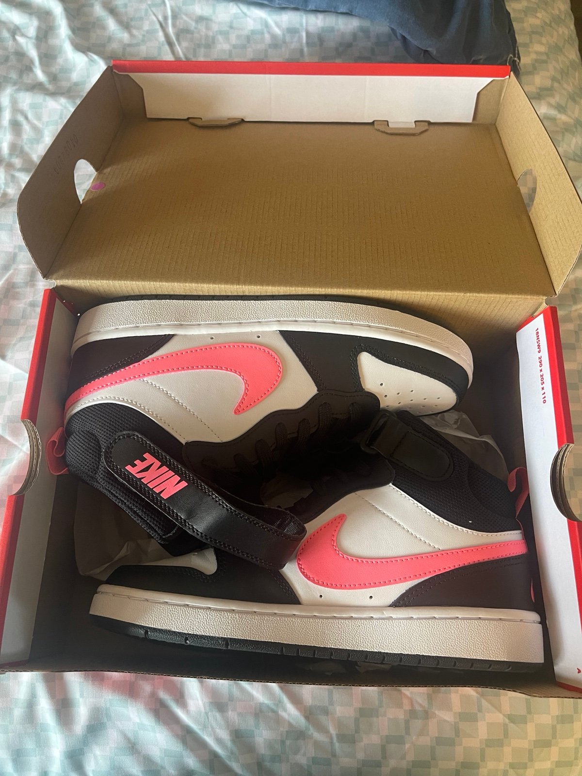 Nike Court Borough Mid 2 (GS) size 5Y