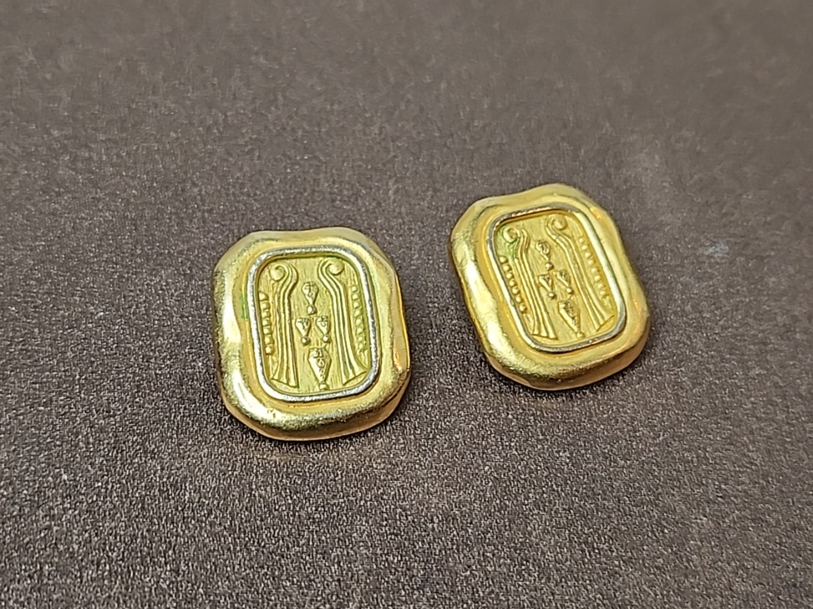 VINTAGE CAROLEE ROMAN STYLE GOLD TONE CLIP EARRINGS